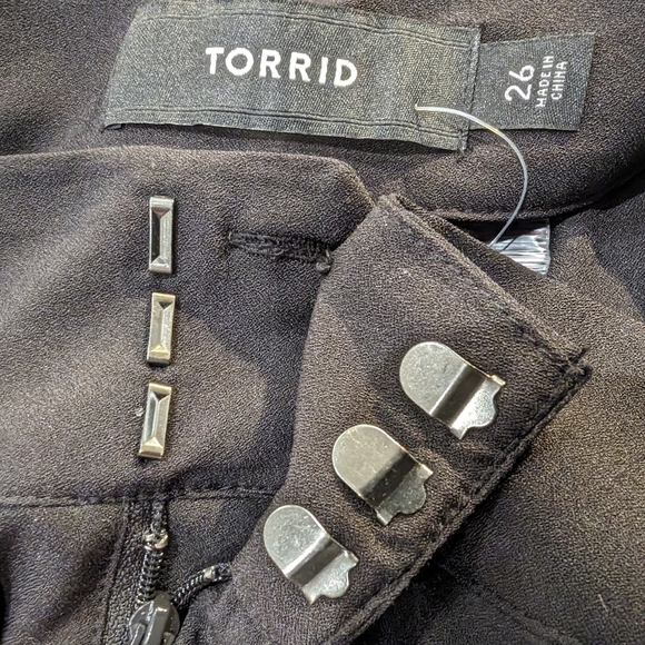 Torrid Black Wide Leg Studio Tailored Short, Plus size 26 NWT - Picture 8 of 14